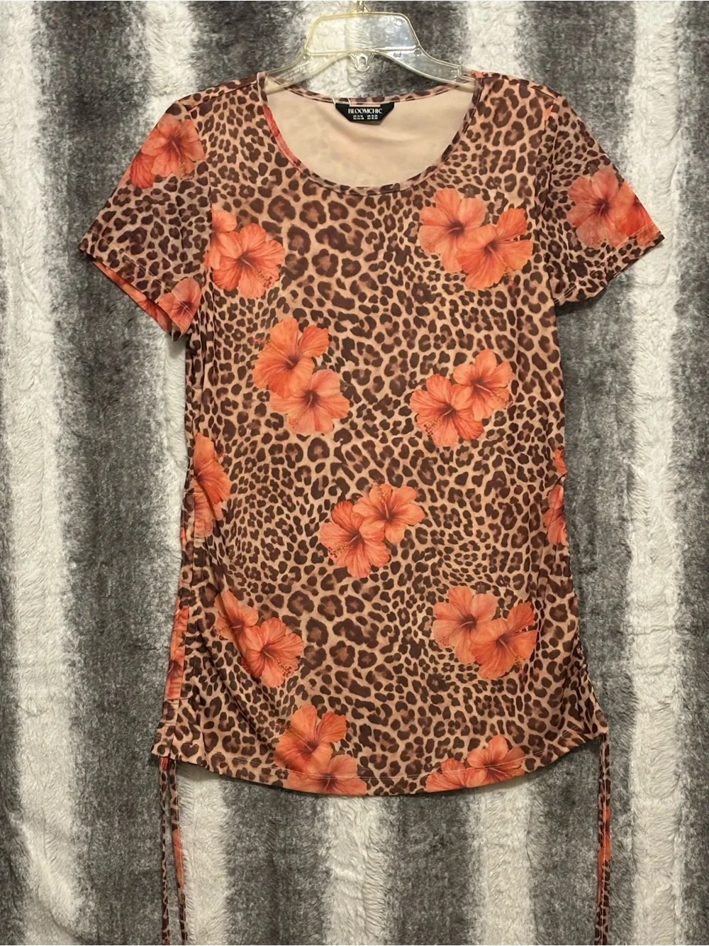 Leopard Floral Print Short Sleeve Top in Brown and Coral size 1X (14-16)